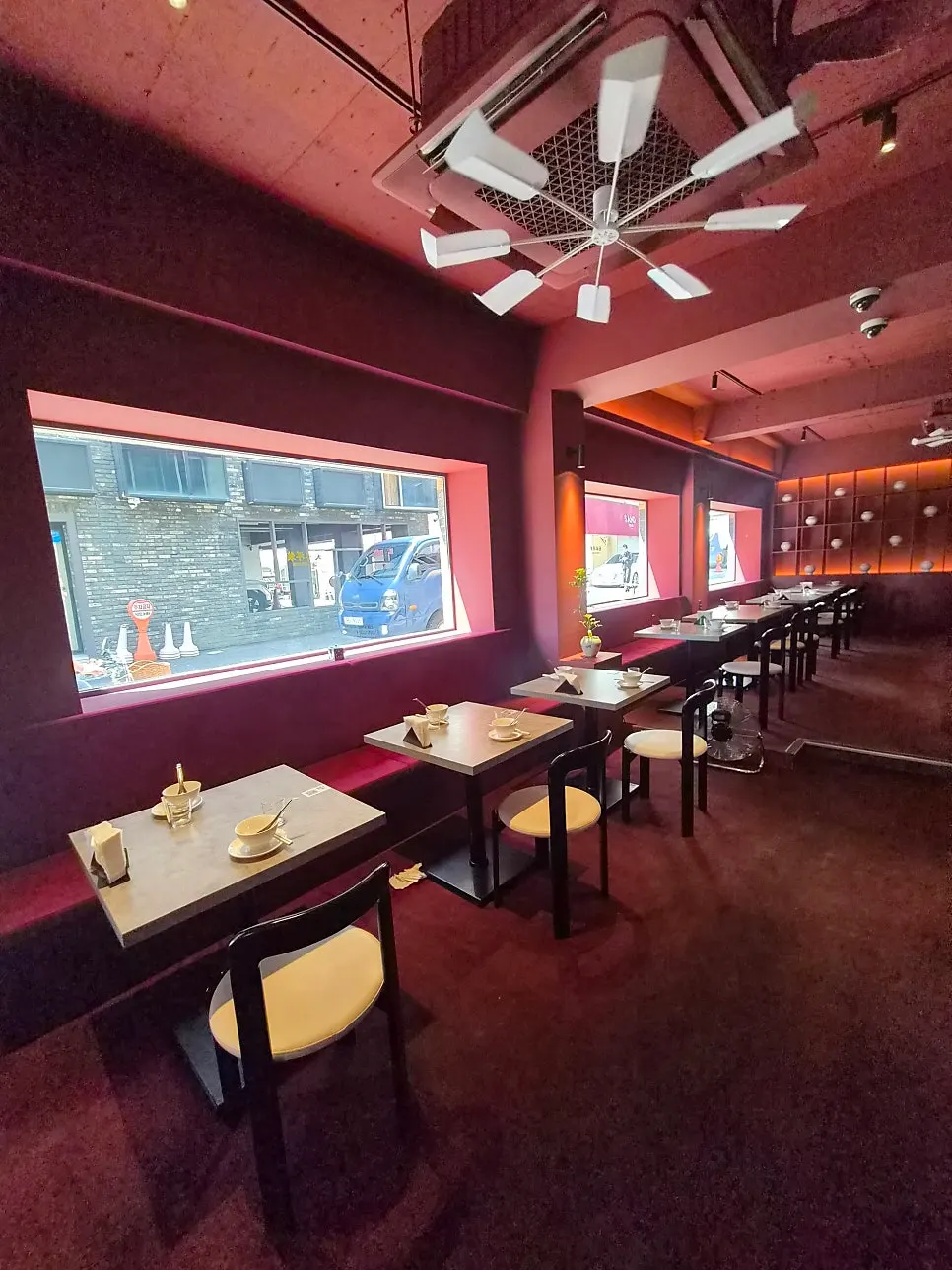 Interior of Mirim Yangjang that keeps the old tailor shop atmosphere