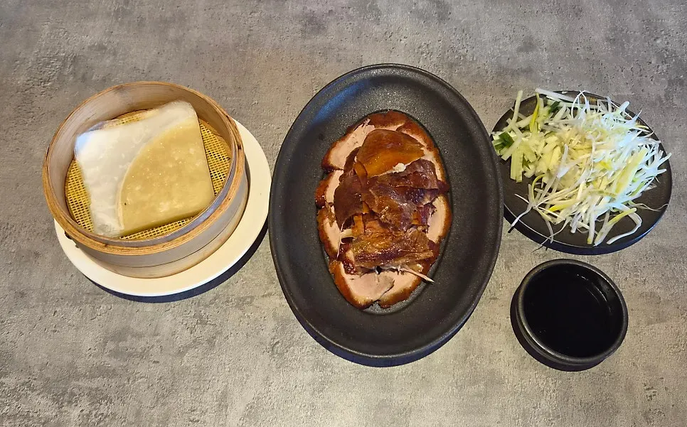 Glossy Peking duck skin and meat