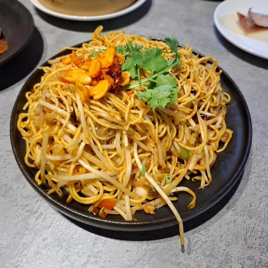 마라라구 에그누들볶음 한 접시