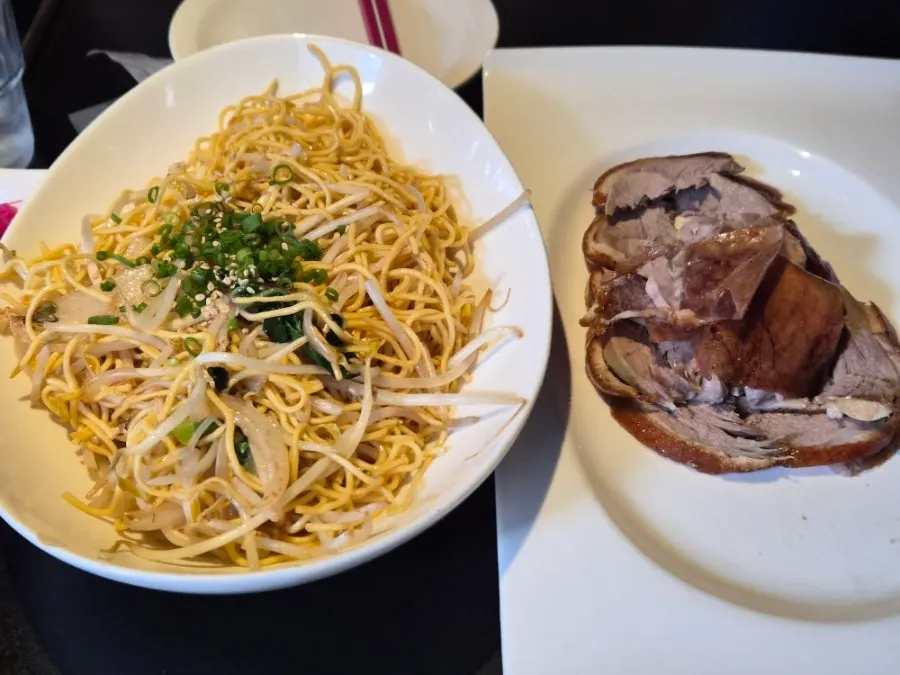 Hong Kong-style stir-fried egg noodles with bean sprouts