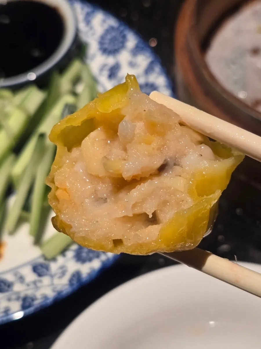 푸짐하게 차려진 중식 점심 한 상