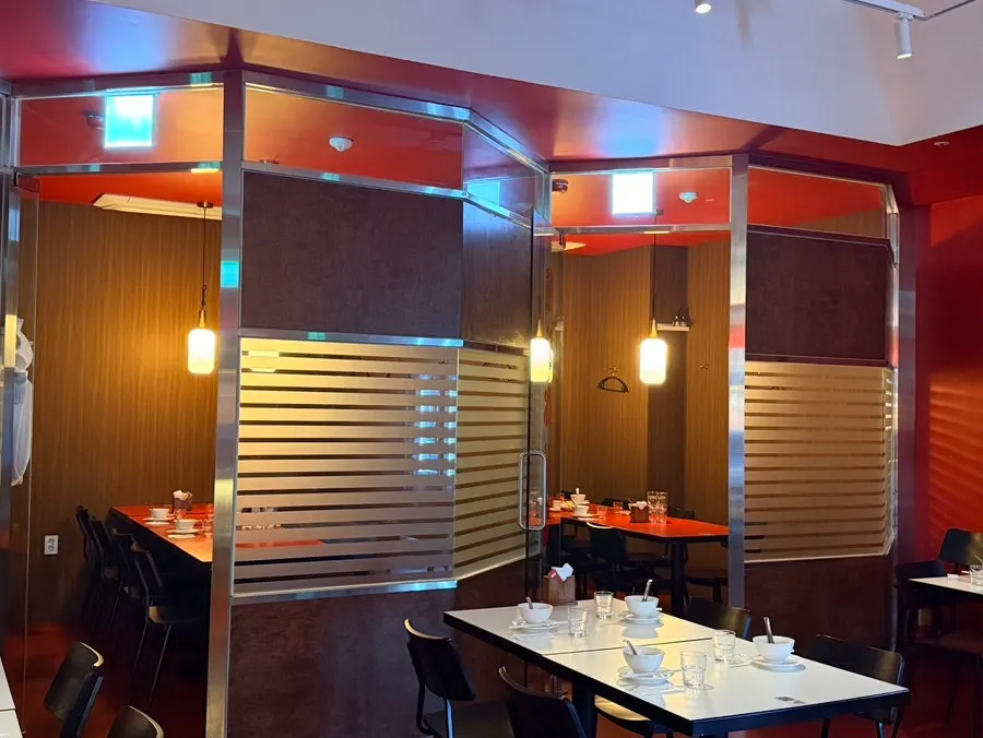 Regular table seating at Mirim Yangjang Seolleung Branch