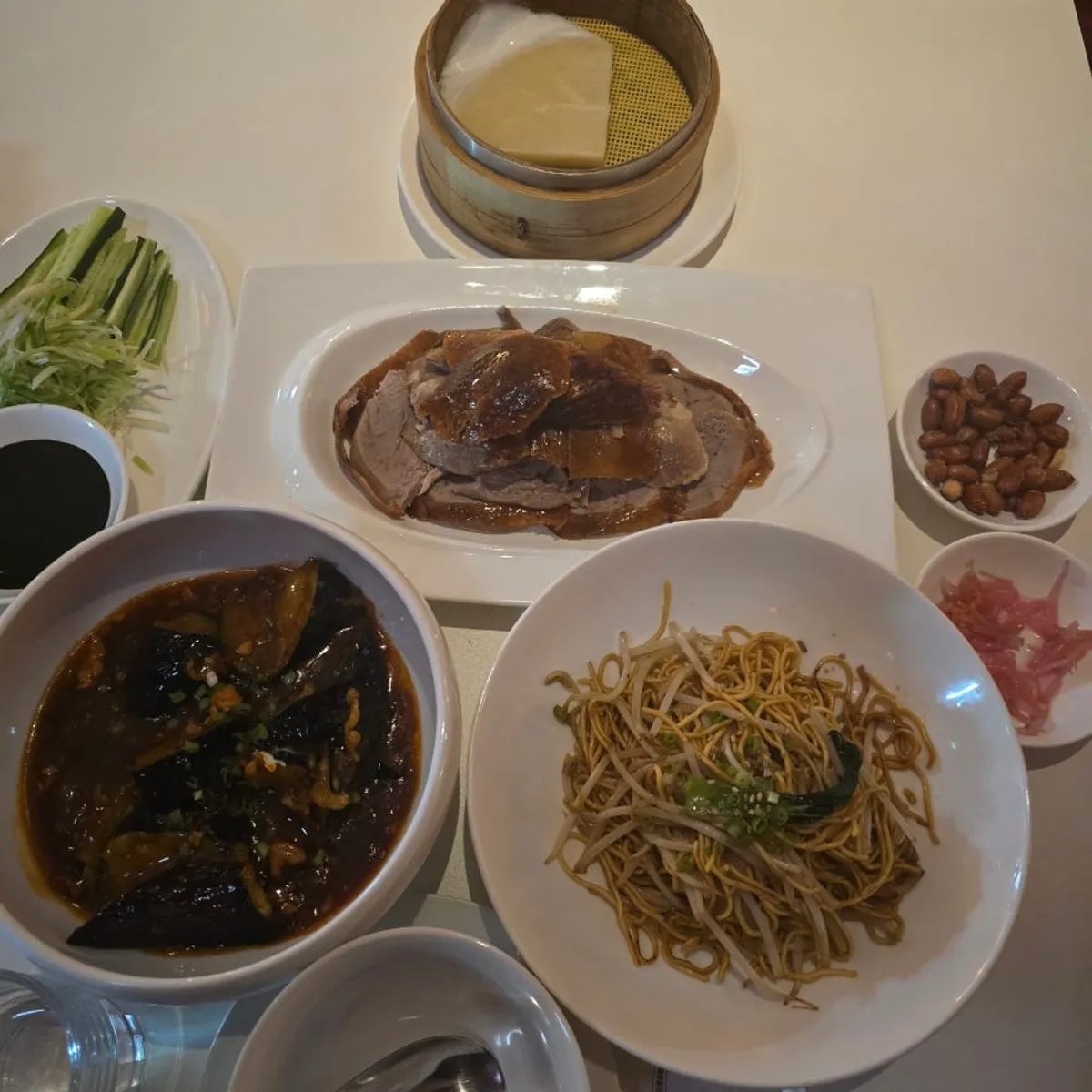 북경오리와 어향가지, 에그누들 볶음면 풀플레이팅