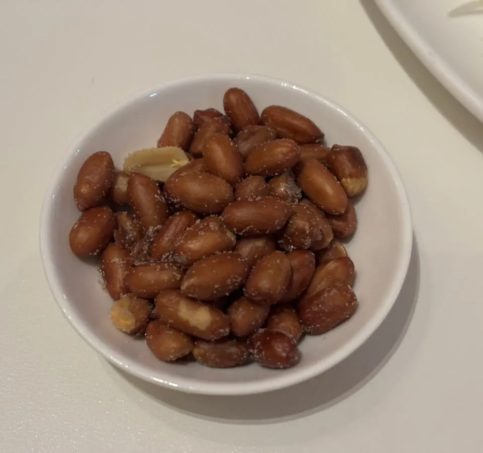 Basic side dishes set out right after ordering