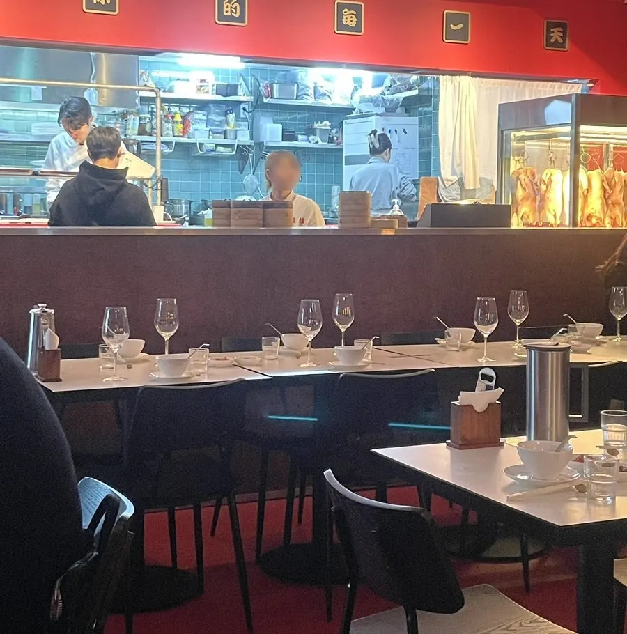 2-top and 4-top table seating at Mirim Yangjang Seolleung Branch