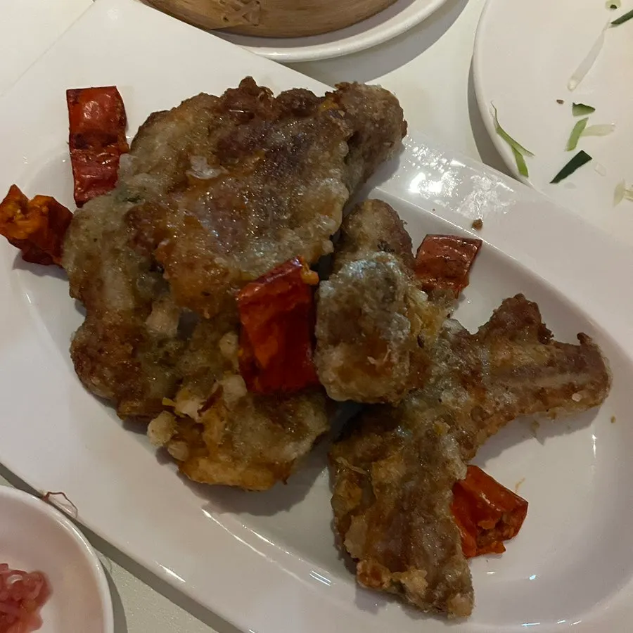 Fried pork rib served with fried chili peppers