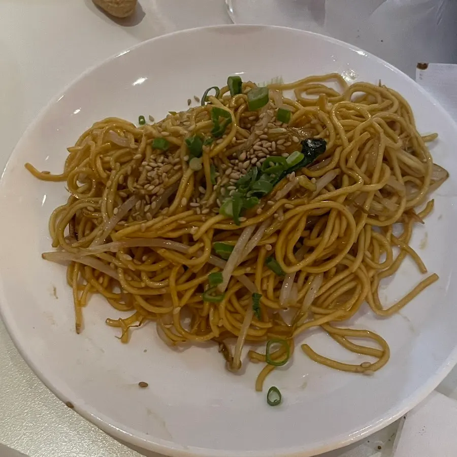 Hong Kong-style egg noodles with bean sprouts
