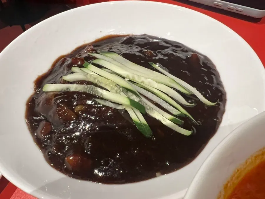 Mirim Yangjang's jjamppong loaded with seafood and vegetables