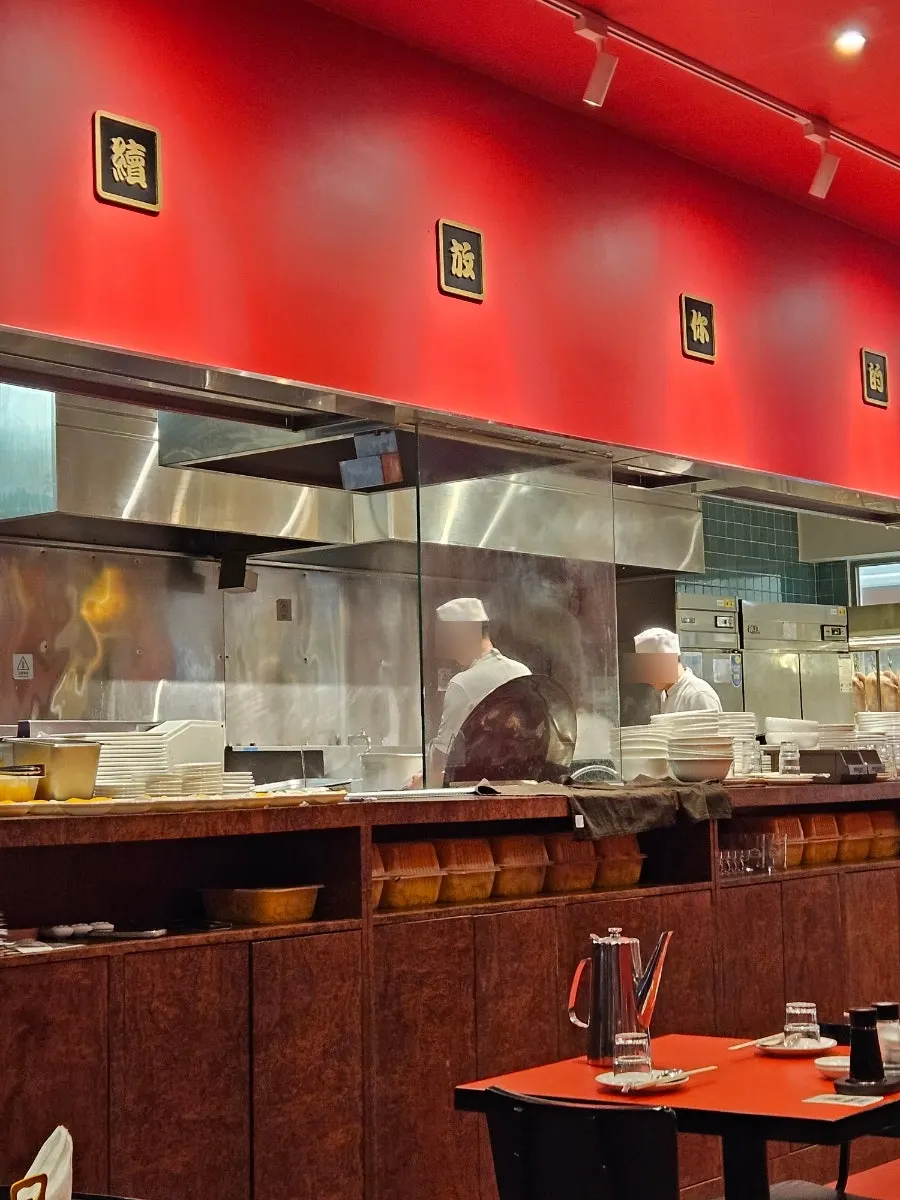 中華料理店らしい雰囲気のミリムヤンジャン店内