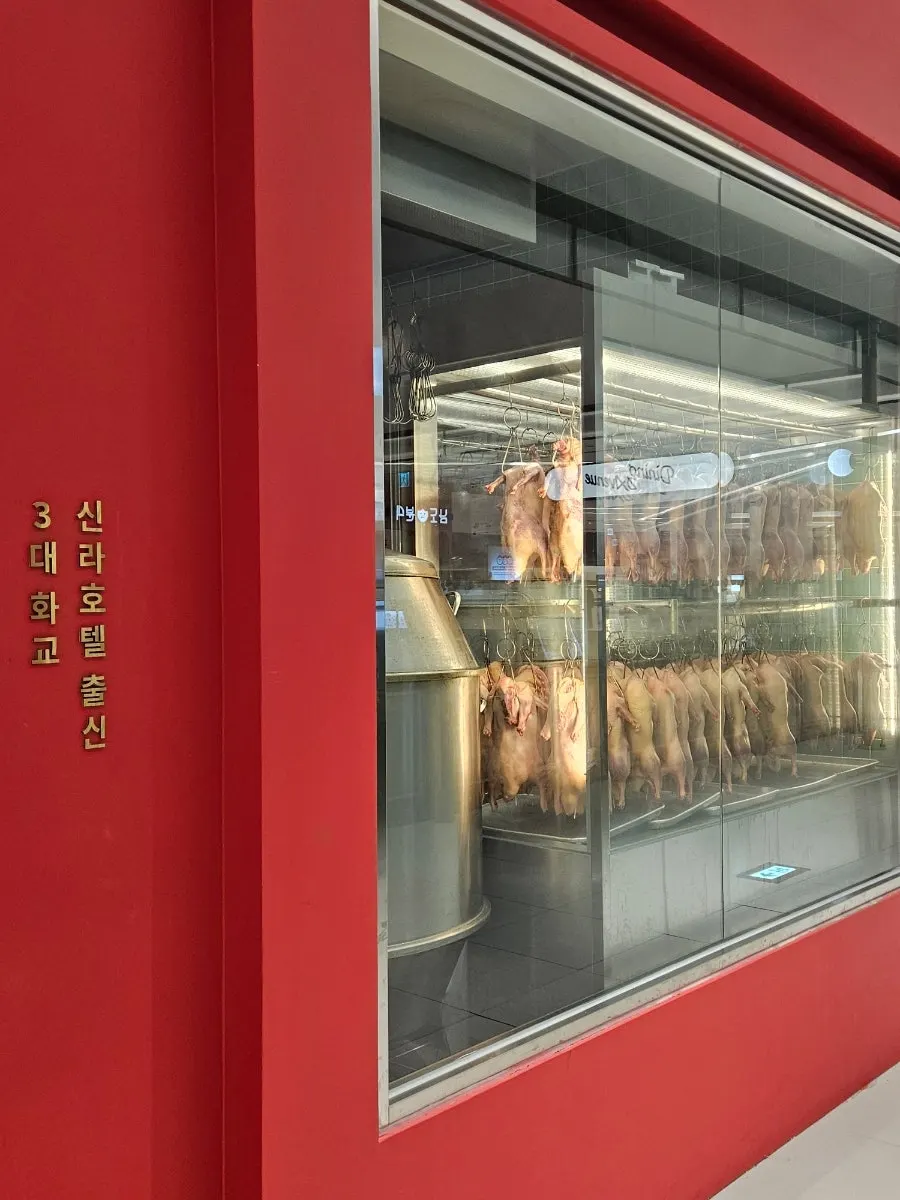 食事を終えて出る際に見た店舗案内