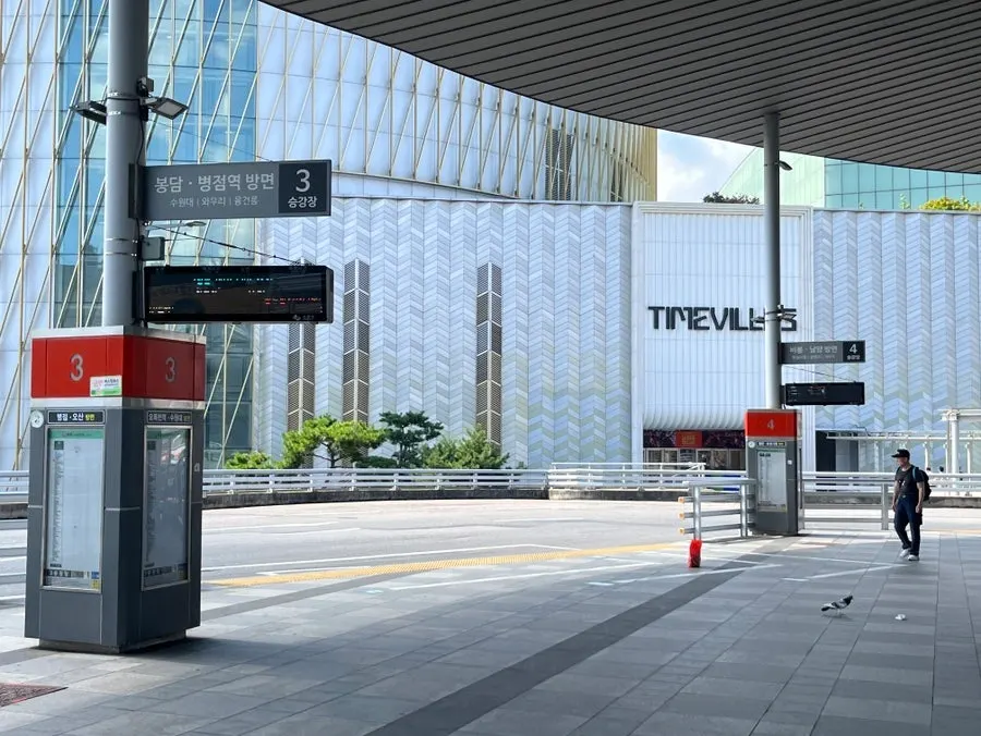 Transfer center number signage at Suwon Station