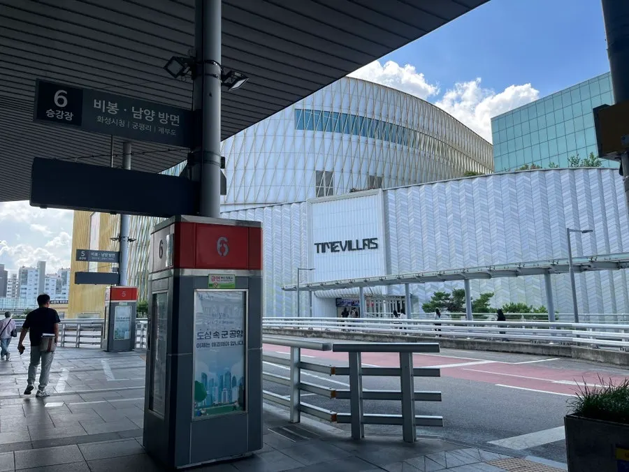 Time Villas exterior seen from in front of the transfer center