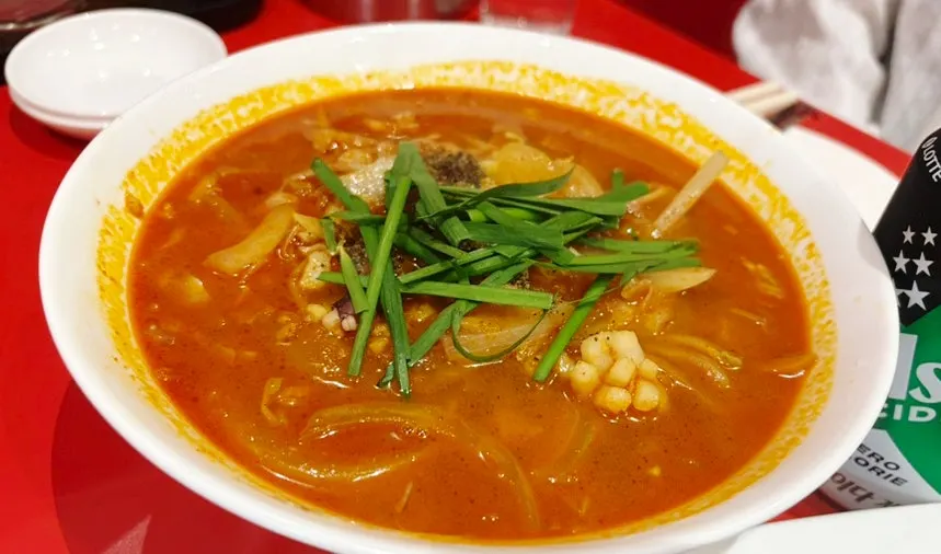 세트 식사 메뉴로 나온 얼큰한 짬뽕