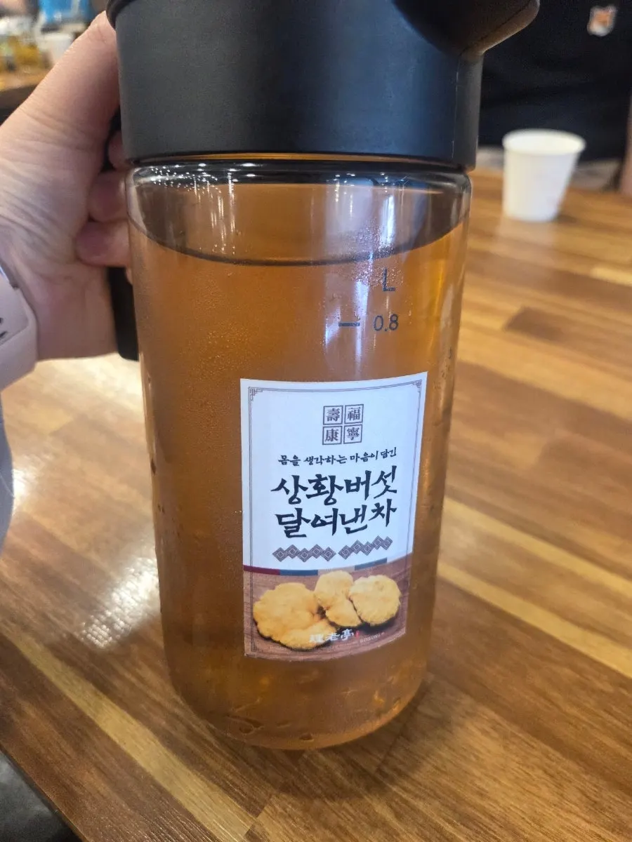Water brewed with sanghwang mushroom