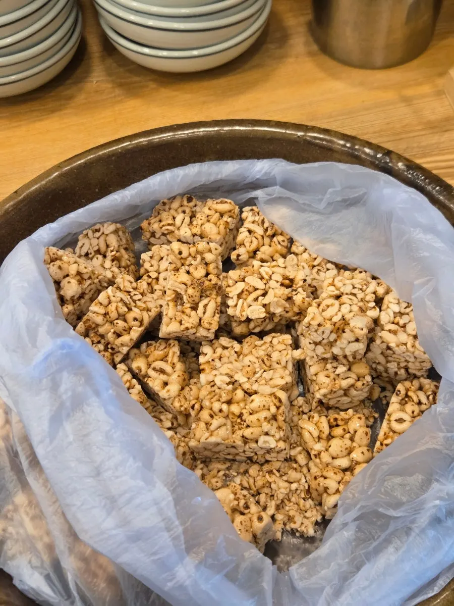 Nourishing sujeonggwa and rice crackers