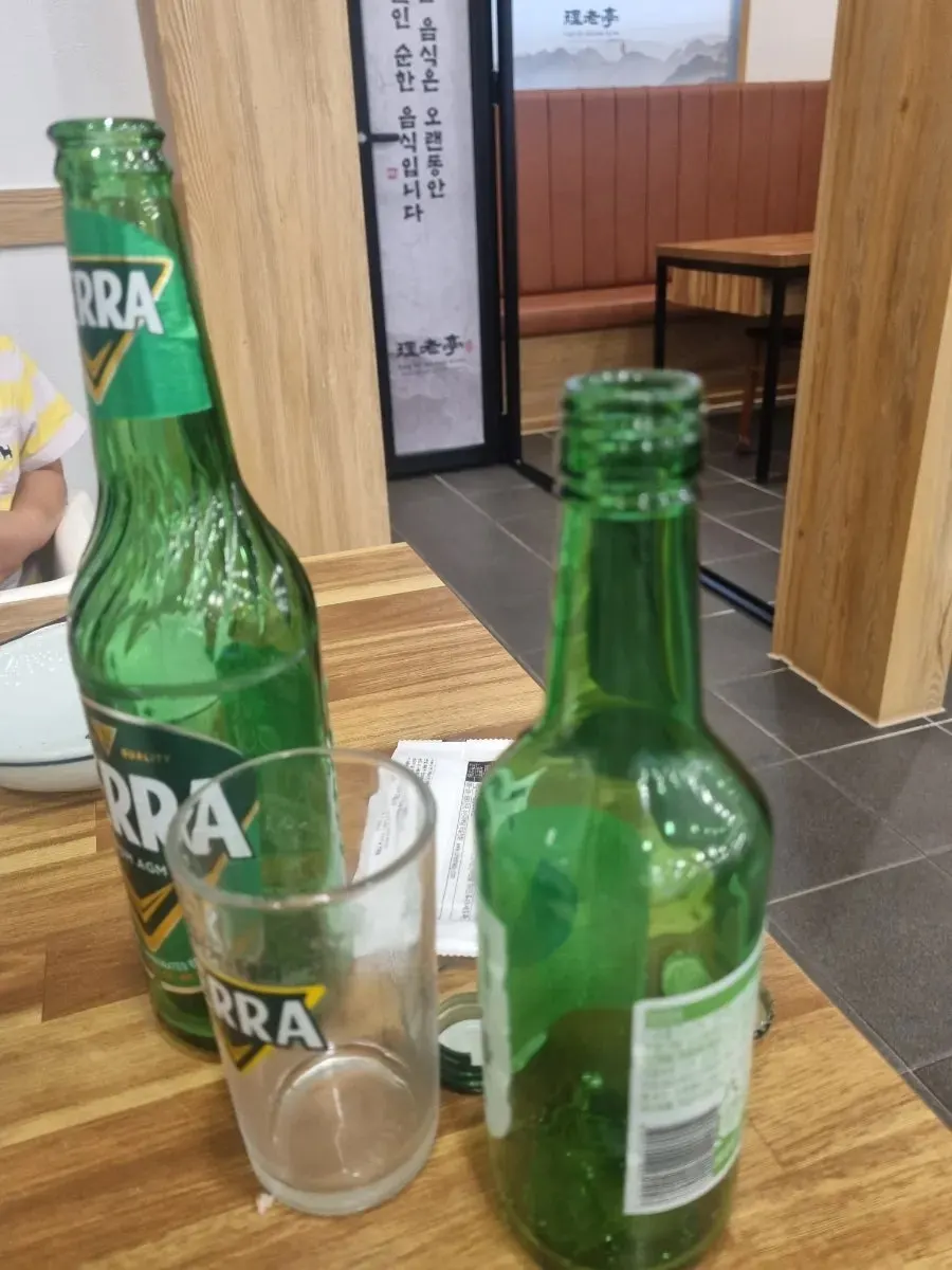 가족 식사 마무리 음식 사진