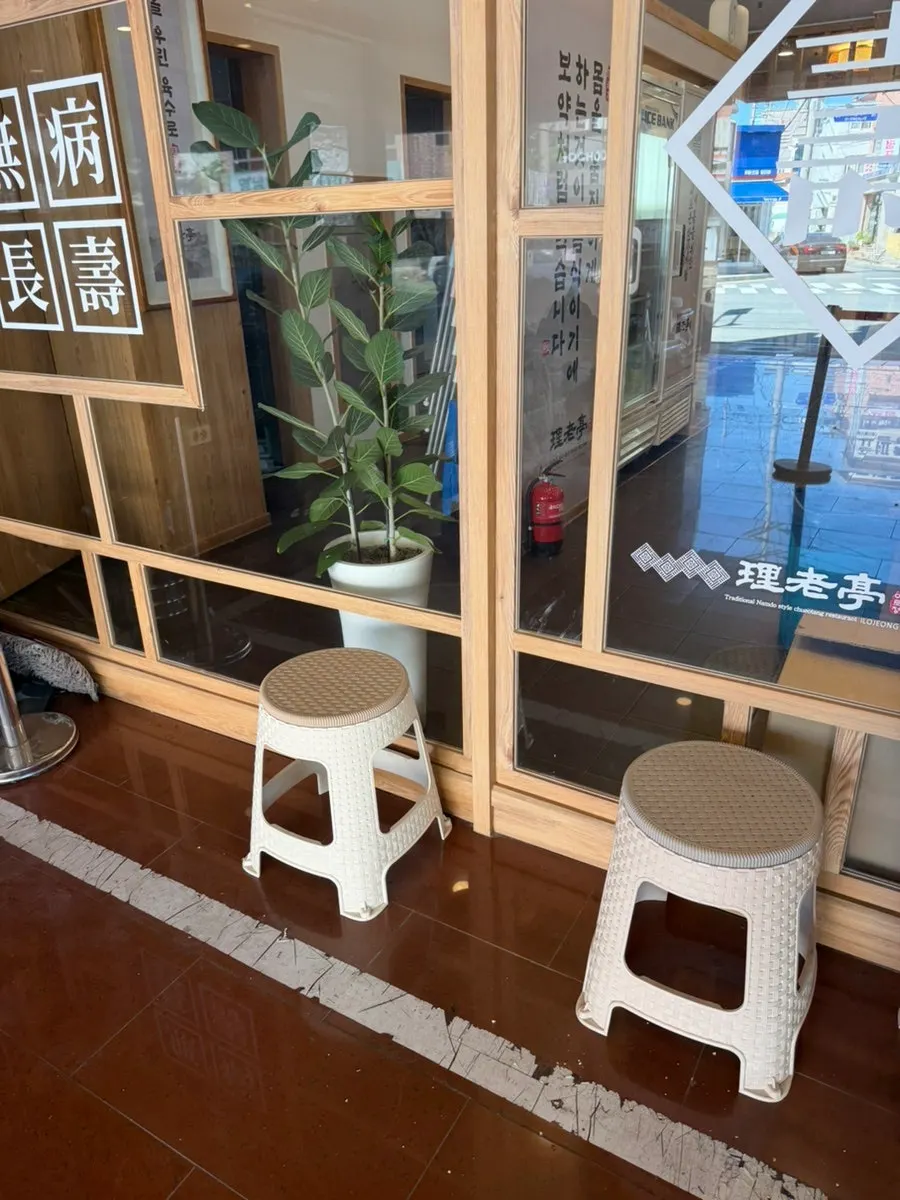 일품 이로정 내부 테이블 모습