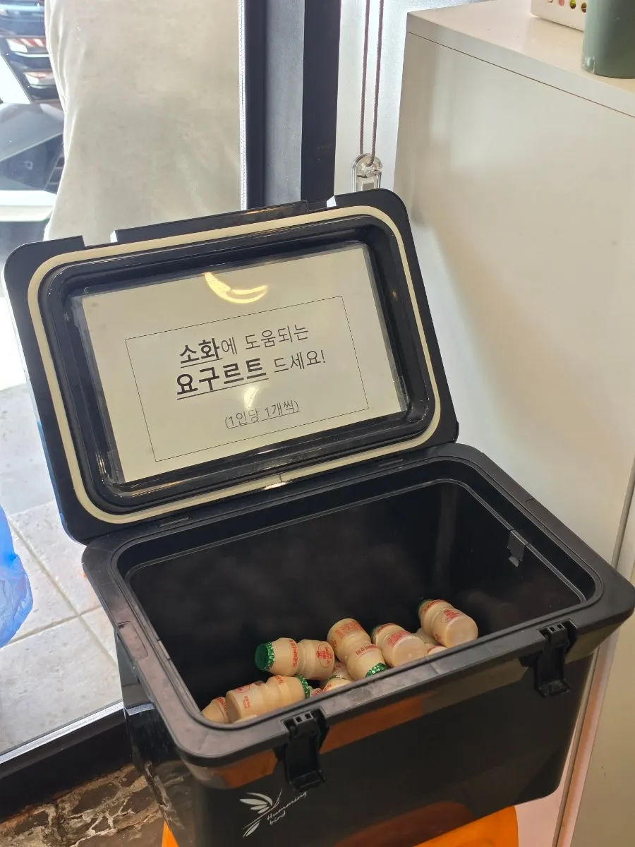 돌짜장과 탕수육 세트 상차림