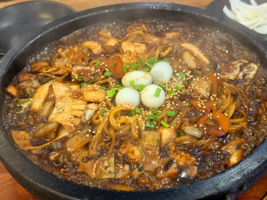 식사를 마친 밀양돌짬뽕 테이블