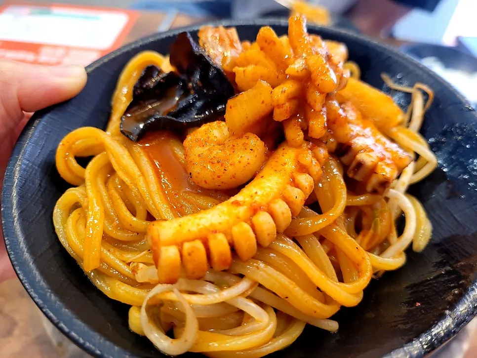 Lifting up jjamppong noodles while slurping