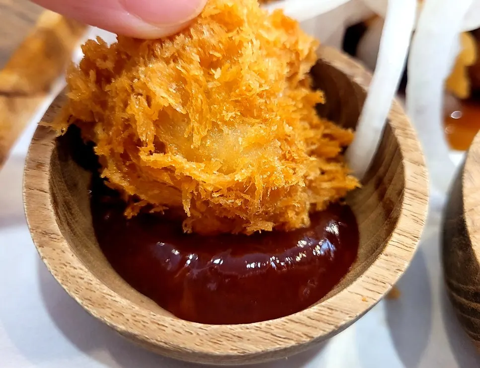Close-up of chicken tangsuyuk and pork tangsuyuk
