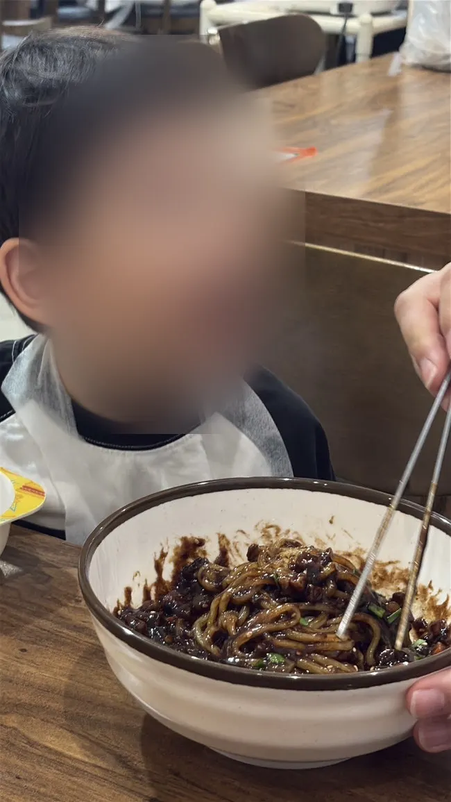 A bowl of meat-loaded kids' jajangmyeon