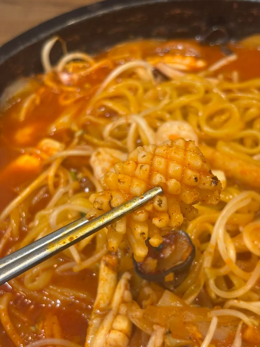Close-up of the spicy stone jjamppong broth