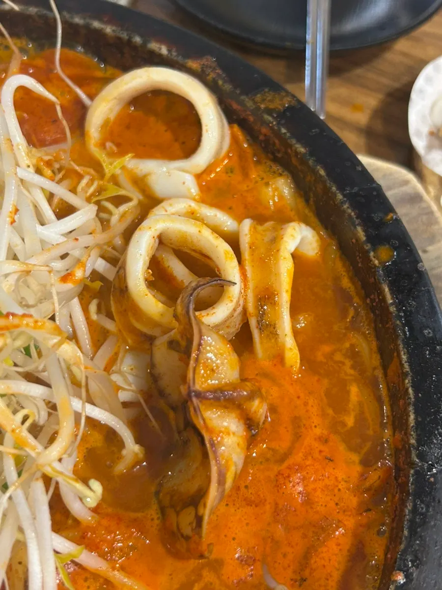 돌짬뽕에 올라간 통오징어