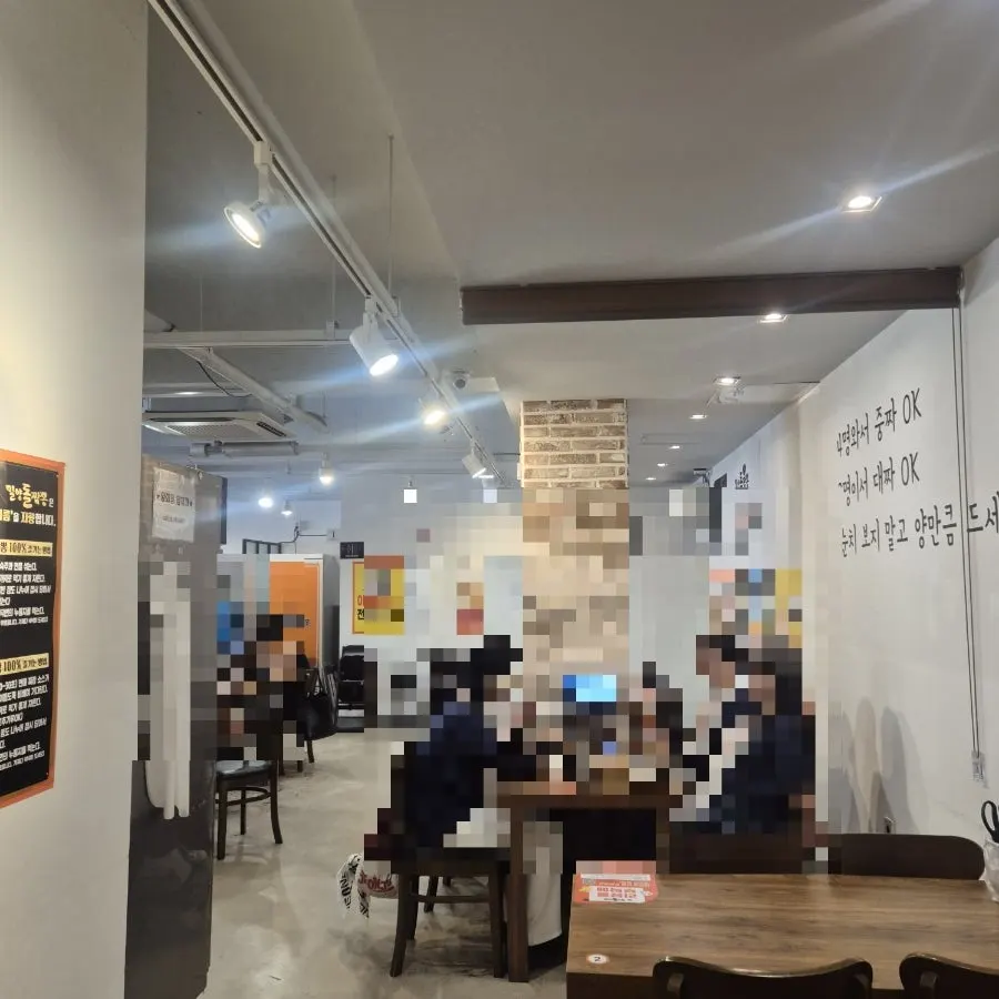 Tables inside Milyang Dol Jjamppong