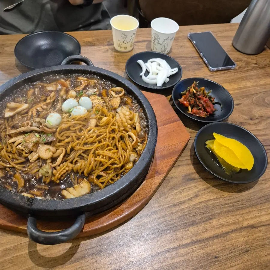 Dol-jjajang loaded with vegetables