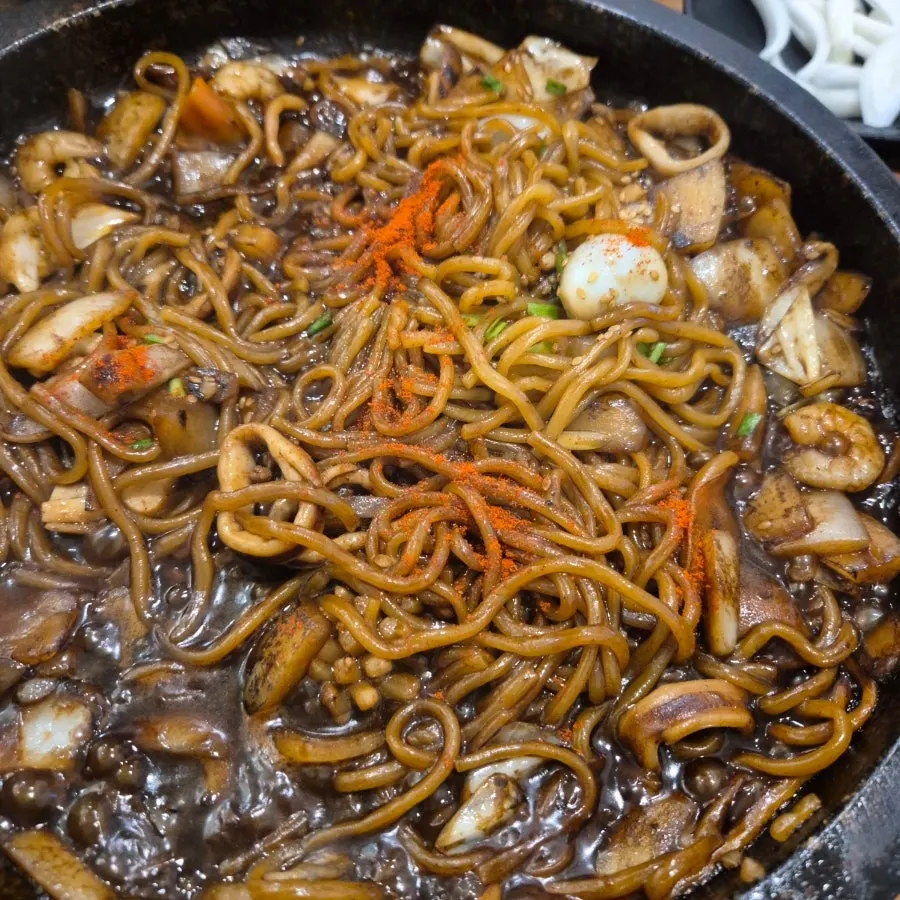 A full dol-jjajang meal