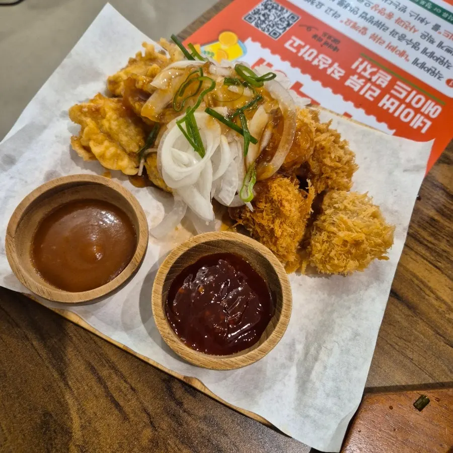 Dol-jjajang noodles and ingredients