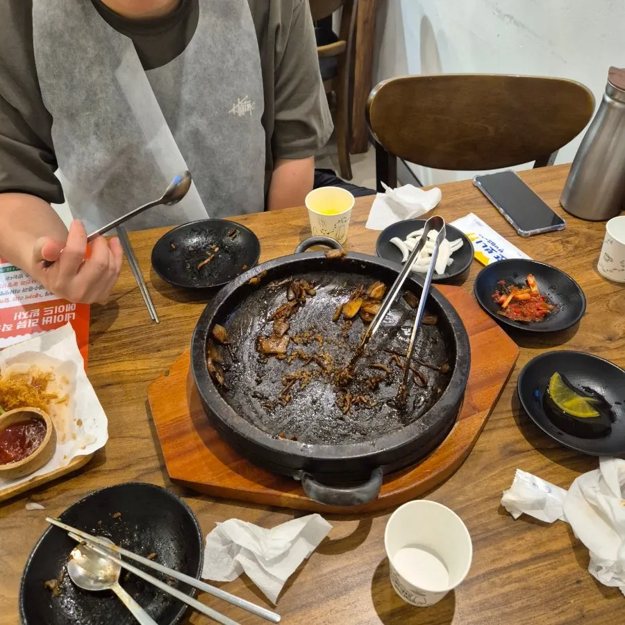 Rice left beneath the dol-jjajang