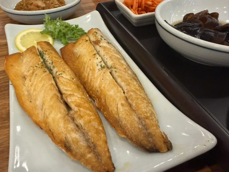 Crispy grilled mackerel