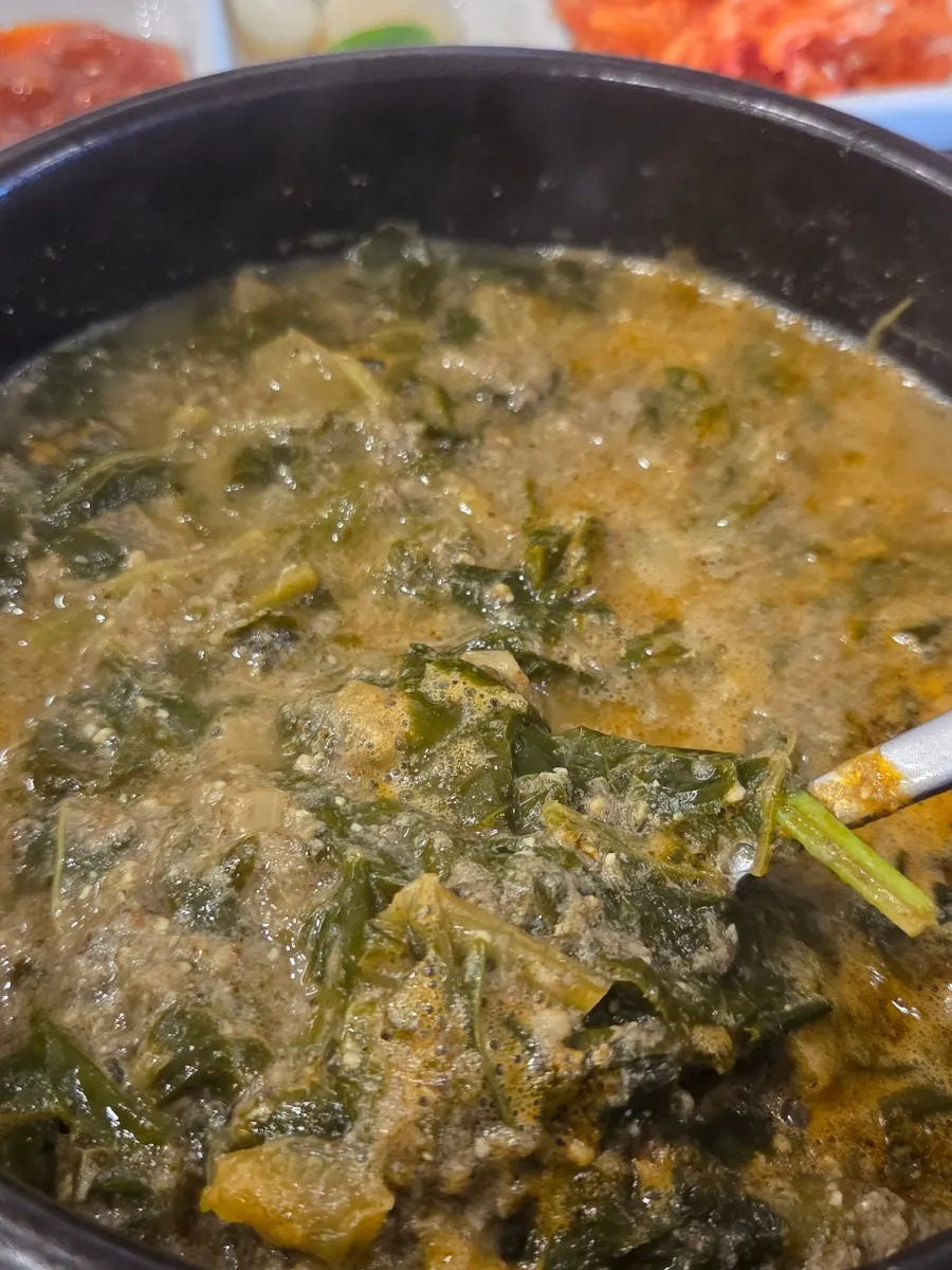 Steaming loach soup in a stone pot