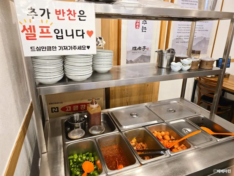 고등어구이 살을 발라 먹는 아이 밥상
