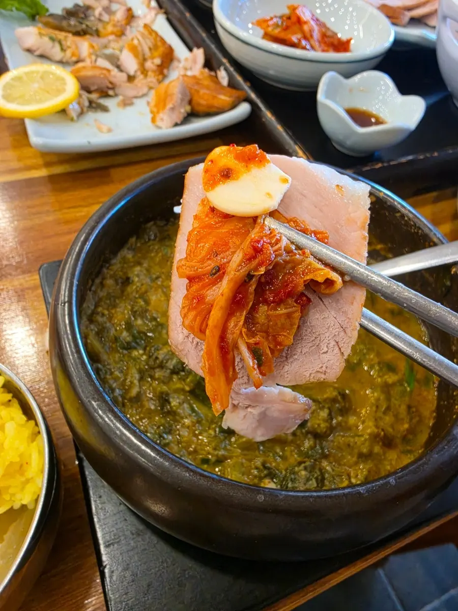Rice paired with the seaweed soup