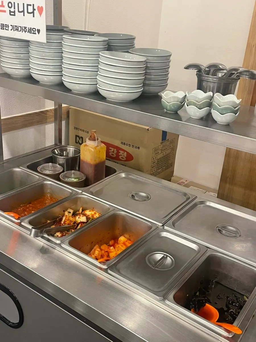 The self-serve extra side dish corner