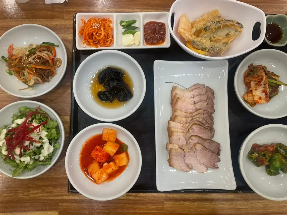 The two-person loach soup set table spread
