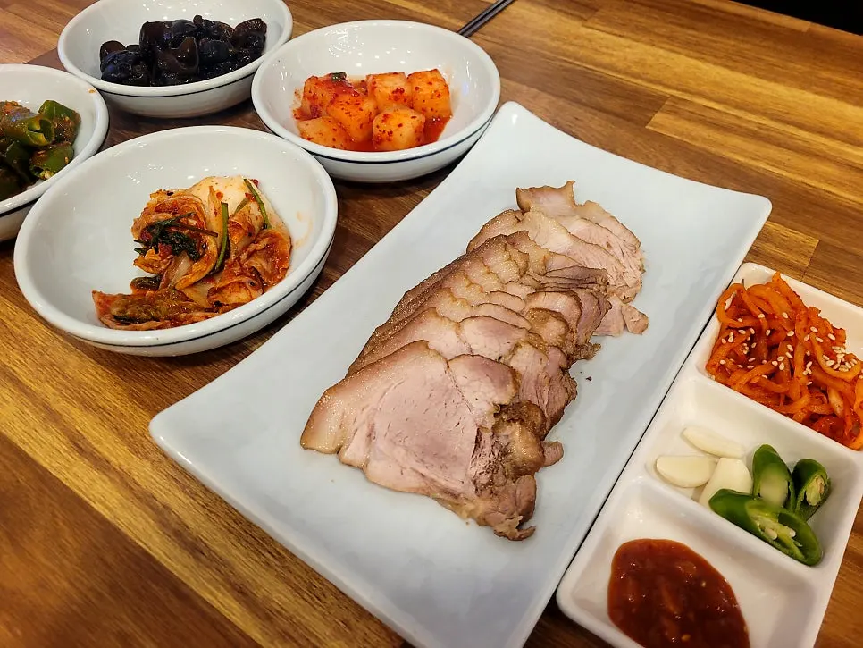 A hot half-plate of boiled pork