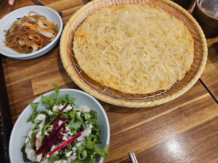 Round potato pancake that looks like a pizza