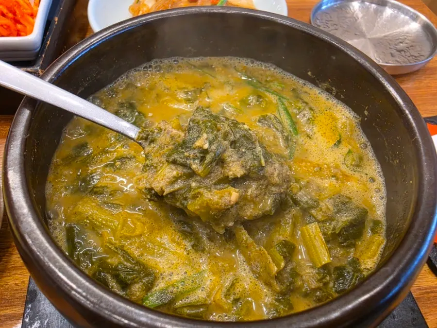 Loach soup with seasoning added