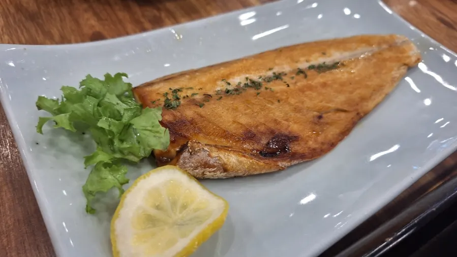 Plate of grilled mackerel with lemon