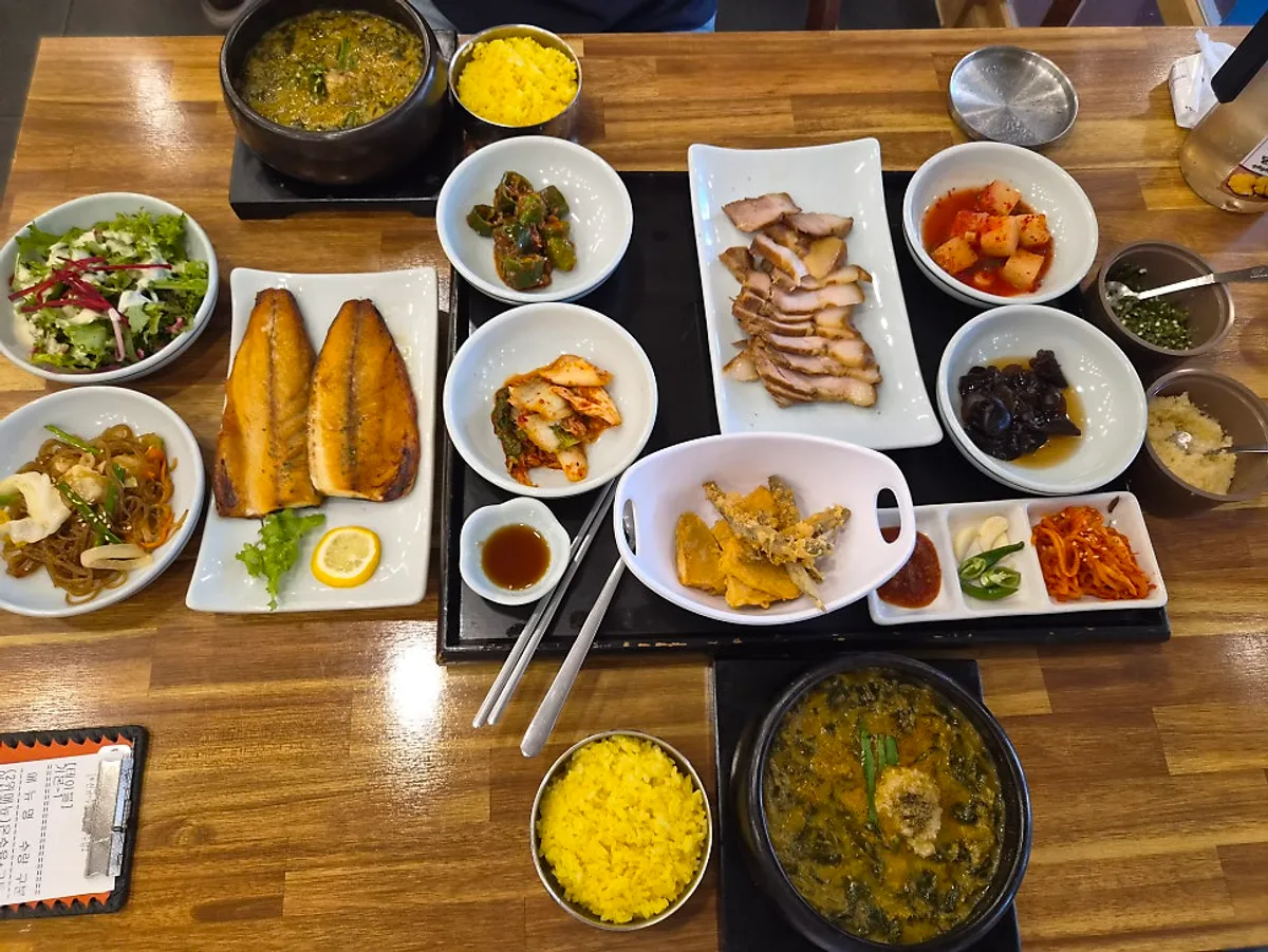 온 수육과 고등어 상황 추어 한상 2인 상차림