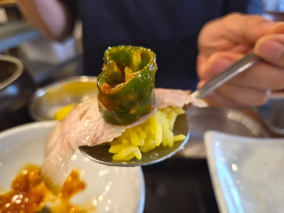 부드럽게 삶아 낸 온 수육