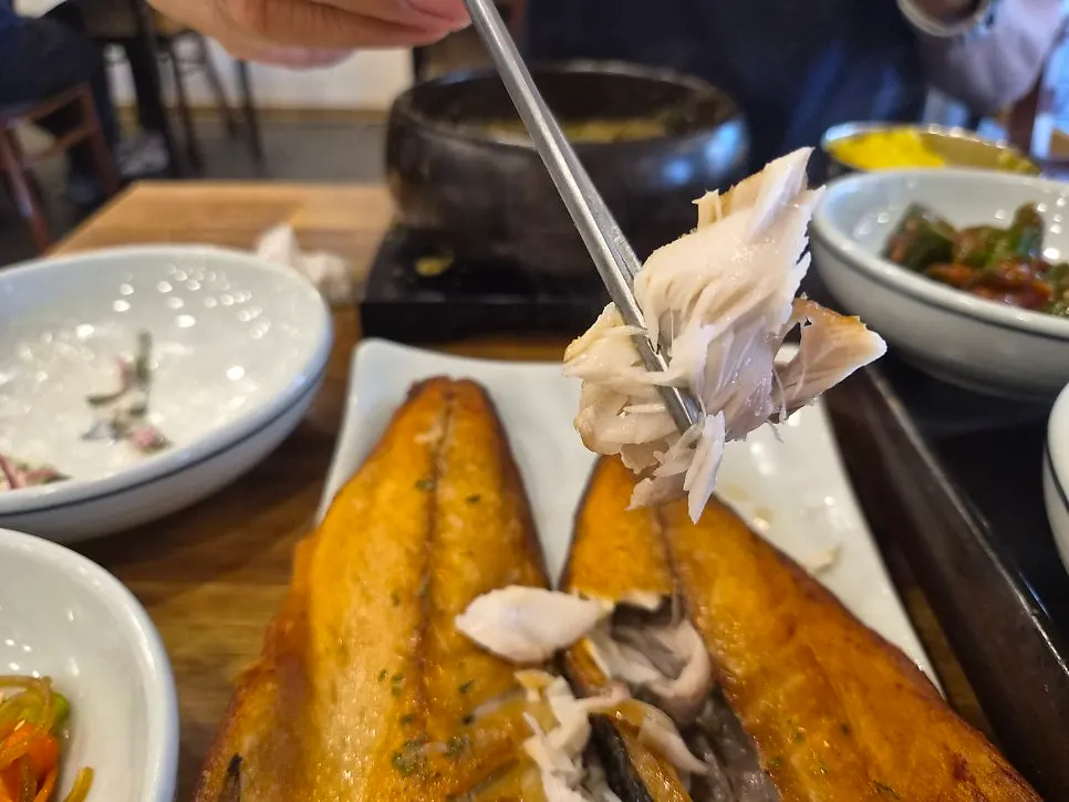 두 마리 나온 촉촉한 고등어 구이