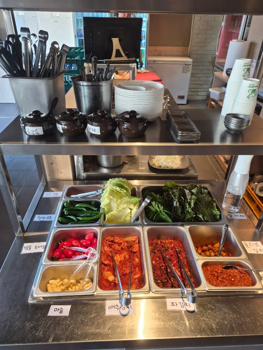 Self-serve bar for extra side dishes and vegetables