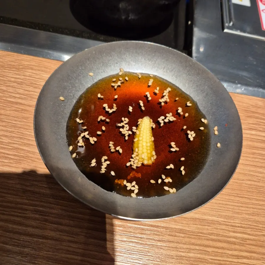 김치류와 멜젓 곁들임