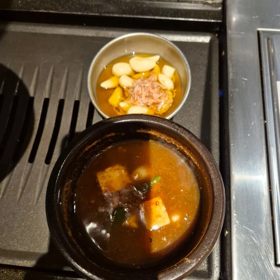 마늘새우기름장을 포함한 기본 소스