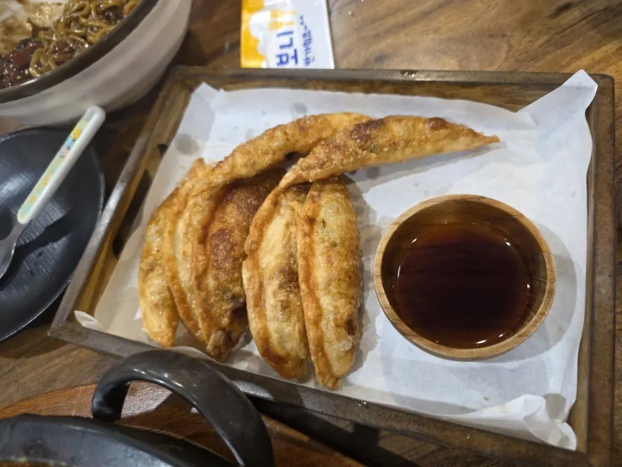 Kids' jajangmyeon shared among the children